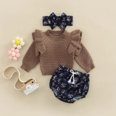 A set of elegant sweater and shorts with a headband