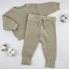 Suit knitted from organic cotton